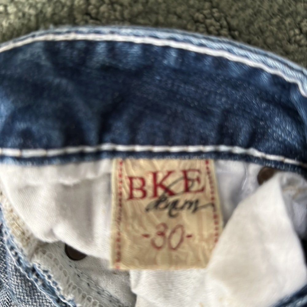 Jean Capris - Picture 8 of 8